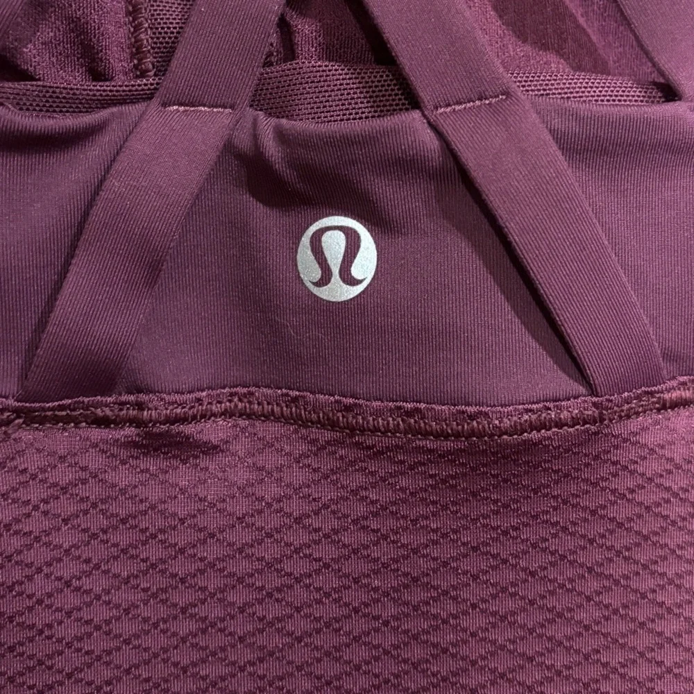 Lululemon Energy Tank Top Built-In Bra Burgundy Color Size 8